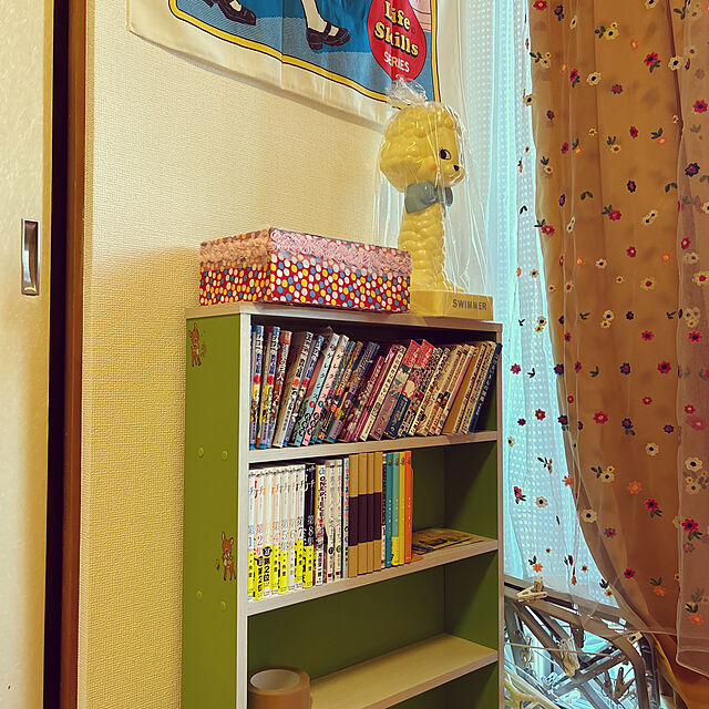 areareaのアイリスオーヤマ-アイリスオーヤマ 本棚 コミックラック 大容量 幅59.9×奥行15×高さ84㎝ グリーン/オフホワイト CORK-8460の家具・インテリア写真