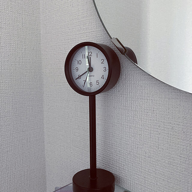caapolimの不二貿易-不二貿易 置き時計 高さ22.5cm ホワイト スイープ 連続秒針 静音 スタンド 99055の家具・インテリア写真