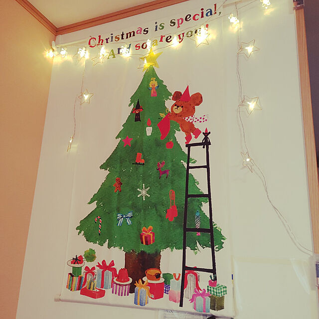 punipuniの-くまのがっこう クリスマスパネルオックス 108×58cm（カットクロス）｜クリスマスツリータペストリー ツリータペストリー クリスマス クリスマスツリー壁紙 写真背景 ウッド柄パネル トーカイ 生地 布 布地 くまがくの家具・インテリア写真