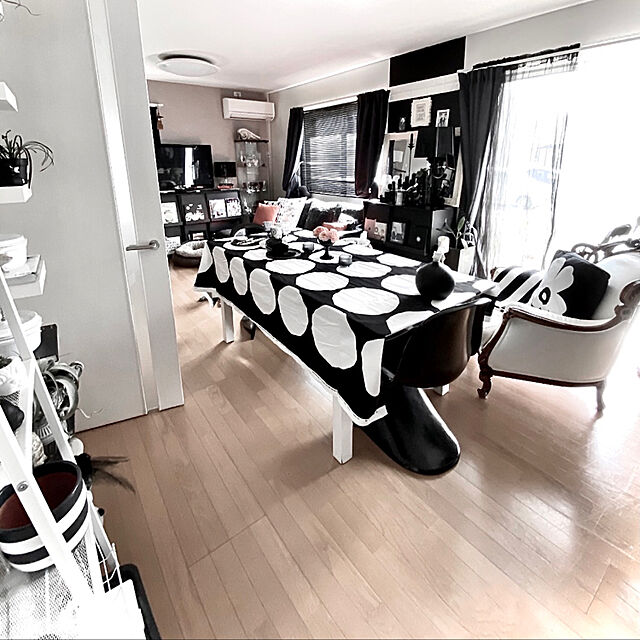 Noirの-マリメッコ キヴェット コットンファブリック(生地) ブラック (30cm以上から10cm単位で切売) [ネコポス対応可(100cmまで)][ネコポスなら送料無料]の家具・インテリア写真