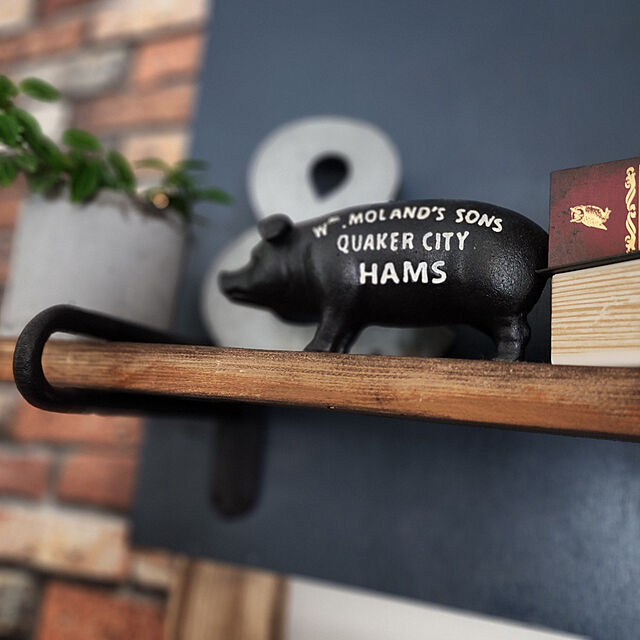 CYNOSの-Hams Standing Pig Bank “Black” (ハムズスタンディングピッグバンク ブラック)貯金箱 2864BKの家具・インテリア写真