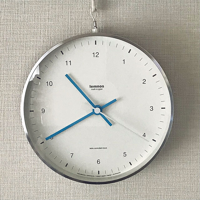 Rieの-電波時計/壁掛け時計 レムノス Lemnos MIZUIRO 壁掛け ミズイロ 電波 時計 掛時計 かけ時計 置き時計 兼用 クロック おしゃれ 北欧 アルミ デザイン シンプル LC07-06 日本製の家具・インテリア写真
