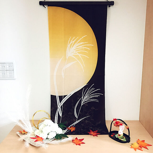 sumikoの-【 捺染 手ぬぐい 】月見　[ 秋 お月見 月 ススキ すすき タペストリー 和風 四季彩布 インテリア 飾り ディスプレイ ディスプレー 四季 季節 9月 日本土産 日本 みやげ]の家具・インテリア写真