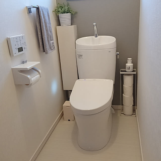 maikyの山崎実業-［ トレイ付きトイレットペーパースタンド タワー ］ 山崎実業 towerトイレットペーパー ストッカー 収納 トイレットペーパーホルダー yamazaki 7739 7740の家具・インテリア写真