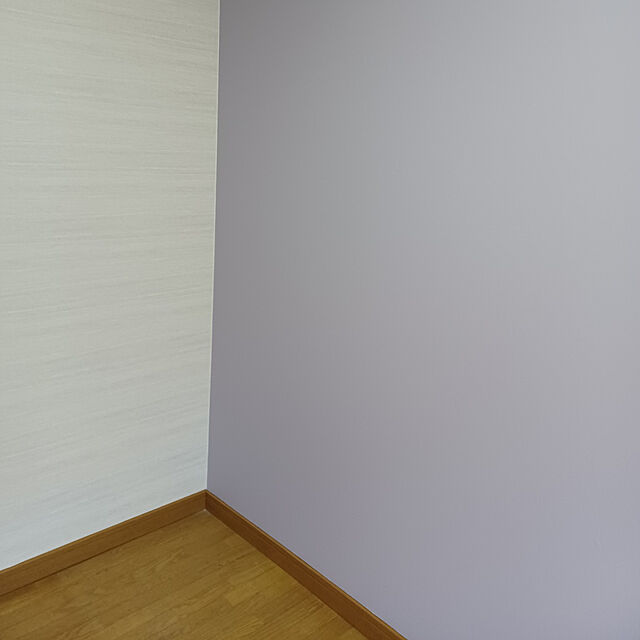 bonの-壁紙 のりなし 紫 パープル ラベンダー おしゃれ アクセント モダン かわいい 無地 シンプル 巾約92cm × m単位 張り替え クロス 壁紙の上から貼る壁紙 撮影背景の家具・インテリア写真