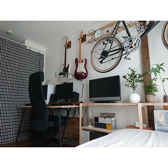 ling_otsukaの-ギターハンガー 取付簡単 ギター掛けフック AYS31G 石膏ボード壁専用 壁掛け用 ディスプレイ用の家具・インテリア写真