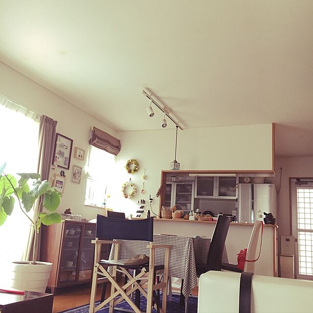 akubiiroの無印良品-ウォールナット材キャビネット・ガラス扉の家具・インテリア写真