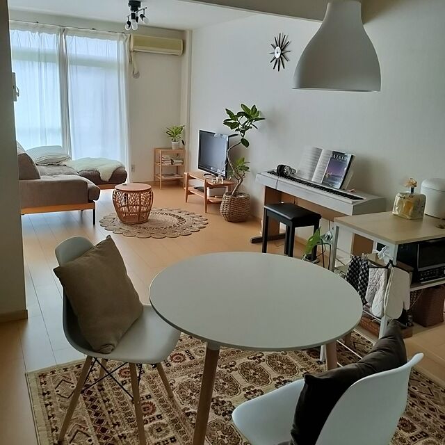 anjuの-【ベルメゾン】すっきりとしたまるみの北欧調テレビラックの家具・インテリア写真