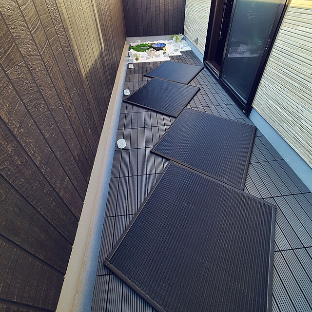 zenoのイケヒコ・コーポレーション-水拭きできる ポリプロピレン 置き畳 ユニット畳 『スカッシュ』 ブラック 82×82×1.7cm（4枚1セット） 軽量タイプ【ブラック】 の家具・インテリア写真