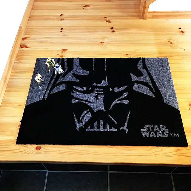 momokumiのクリーンテックス・ジャパン-Disney Mat Collection ディズニー 玄関マット STARWARS/ダースベーダー 50×75 cm| 屋外 外 グレー 洗える 丸洗い 薄型 おしゃれ かわいい ずれない 滑り止め エントランスマット ドアマット 国産 日本製 クリーンテックス Kleen-Texの家具・インテリア写真