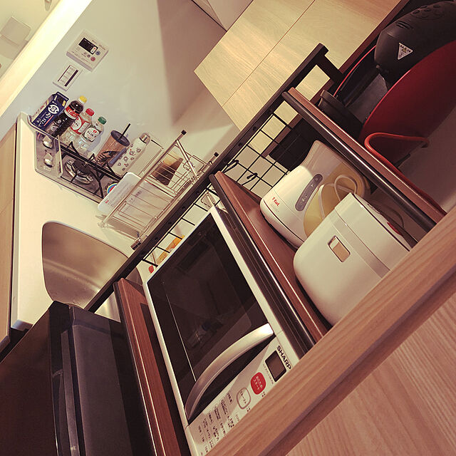 ryoのアイリスオーヤマ-アイリスプラザ 冷蔵庫ラック 3段 幅59.5×奥行41×高さ180.5cm キッチン収納 ナチュラル a)ホワイトの家具・インテリア写真