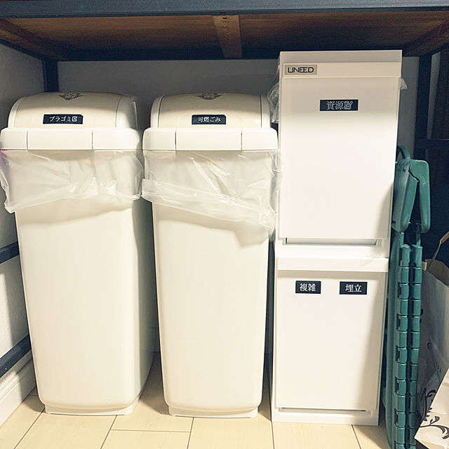 tomomiの-ゴミ箱 ダストボックス 2段 約幅20.5cm 20L 10L×2 ホワイト キャスター付き 分別 ユニード 多段 スリムペール キッチン 台所の家具・インテリア写真