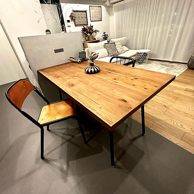 mayu.nmacの-ダイニングテーブル large ラルジュ カフェ風テーブル リビングテーブル 北欧 おしゃれ かっこいい 幅100 幅135 幅152の家具・インテリア写真