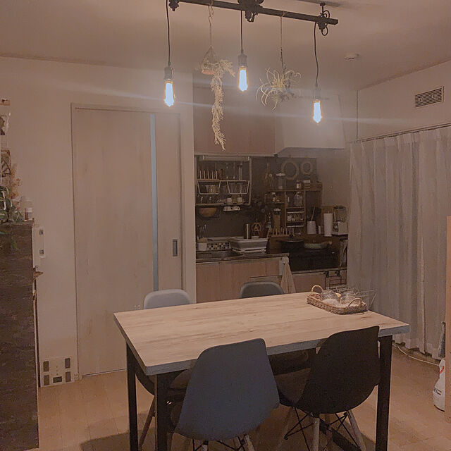 Eriの-ダクトレール 1m ライティングレール 配線ダクトレール  ダクトレール ペンダントライト レールライト 天井照明 ダイニング リビング 食卓用 レール照明の家具・インテリア写真