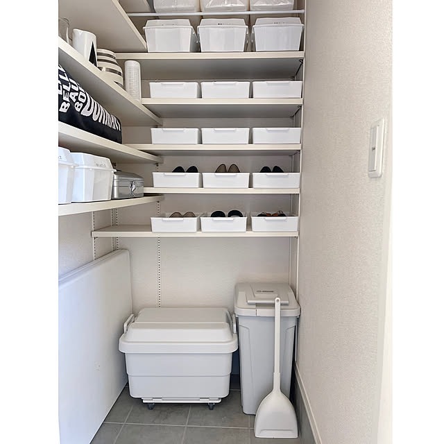 mikiのマーナ-marna マーナ ほうき ちりとり セット 箒 ダストパン 自立 W628 ホワイト 掃除用品 掃除 ベランダ 玄関 庭 軽量 シンプル おしゃれ きれいに暮らすの家具・インテリア写真