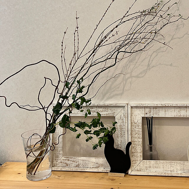 furitamaの-Born in Sweden スフィア・ベース Mサイズ ステンレス 7340058[ガラスのおしゃれな花瓶 北欧のブランドのフラワーベース シンプルな花器 個性的なフラワーアレンジメントに使えるガラスベース モダンなインテリアにおすすめ]の家具・インテリア写真