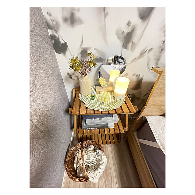 AZUの-Lolover ビーンミラー ウッド スタンド 付き 割れない 卓上 ルーム ミラー ビーン型 豆型 化粧 鏡 ベッドサイド オブジェの家具・インテリア写真