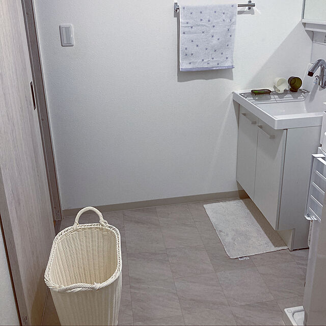 aiaiのオカ-オカ(OKA) PLYS プリスベイス タンブラー 歯磨きコップ グリーン(水がきれる 自立)の家具・インテリア写真