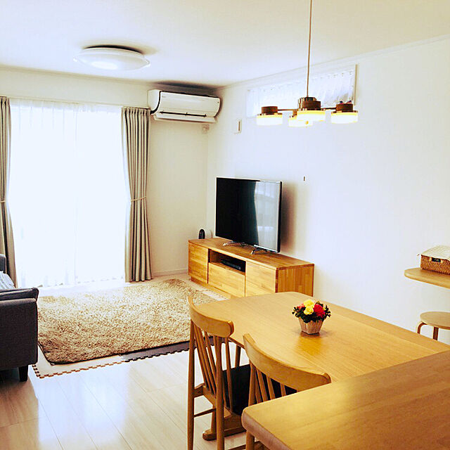 mi-koのニトリ-ホコリがとれやすいラグ(クリーンアップ BE 185X185) の家具・インテリア写真