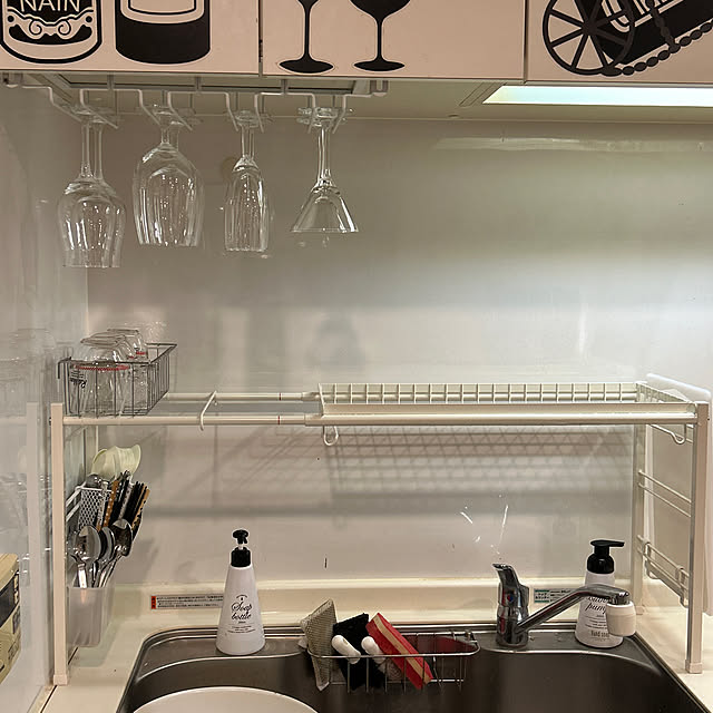 meguのアール-アール シンク上 水切りラック (ホワイト) キッチンサイズに合わせて使える (約60-90×26×40cm) スライド式 シンク横 収納ラック (伸縮 サイズ調整可能) 水切りかご 食器置き場 棚 SRN-553の家具・インテリア写真
