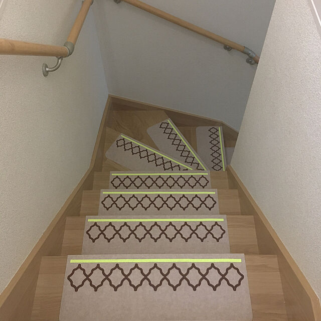 Hanamのサンコー-サンコー　おくだけ吸着　足元見やすい階段マット　ネット　LBE(ライトベージュ)　15枚入　KM-65の家具・インテリア写真