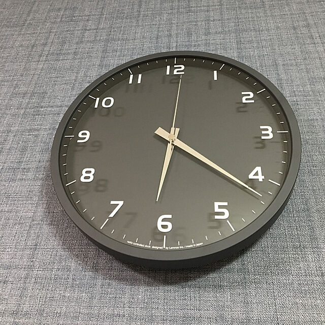 saraのLemnos-Lemnos（レムノス）nine clock 電波時計 ホワイト LC08-14W WH シンプル 掛け時計 インテリア 置き時計 おしゃれ 時計 祝い ギフト プレゼント ラッピング 壁掛け クロック デザイン時計 国産の家具・インテリア写真