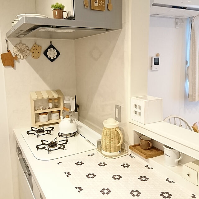 haru-yuaの-貼るだけでカフェ風に ヘキサゴンタイルシート〈ホワイト〉の会 フェリシモ FELISSIMOの家具・インテリア写真