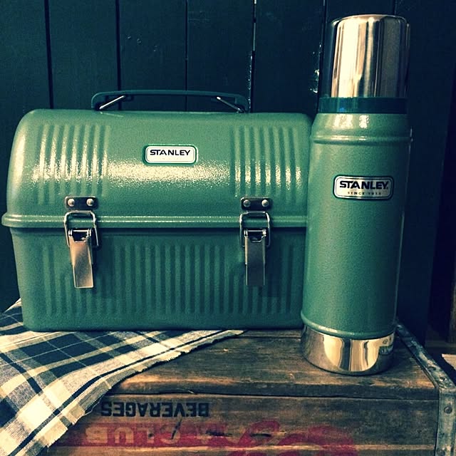 お手軽価格で贈りやすい スタンレー ランチボックスと水筒 i9tmg.com.br