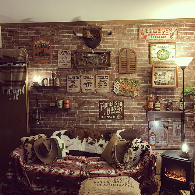 ka-zuの-西部のお尋ね者ポスター　木製看板（ウイリー・アパッチ）　アメリカ雑貨 アメリカン雑貨の家具・インテリア写真