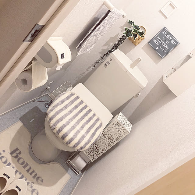 yuccoco_roomの-トイレットペーパーストッカー　ファミーユ　スチール製　トイレットペーパー収納　トイレットペーパーラック （ 収納ラック スタンド トイレ収納 トイレットペーパースタンド 収納ケース スリム 収納 ）の家具・インテリア写真