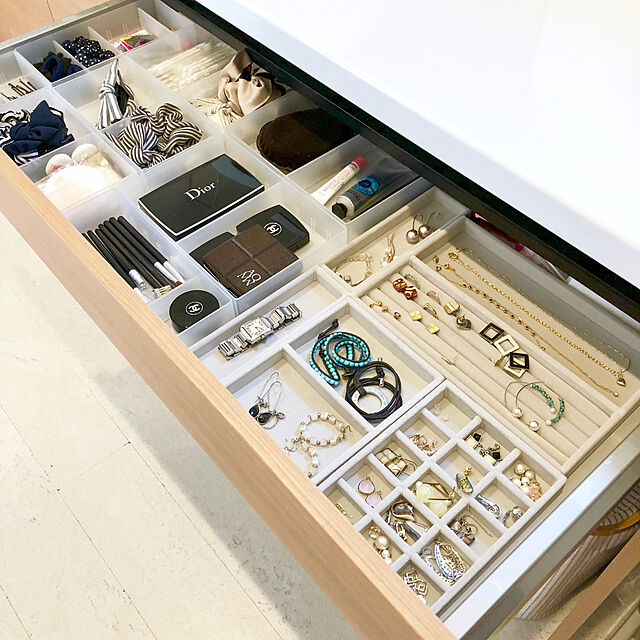 kazumi_innbの無印良品-アクリル見開きタイプ用ベロア内箱仕切・グレーの家具・インテリア写真