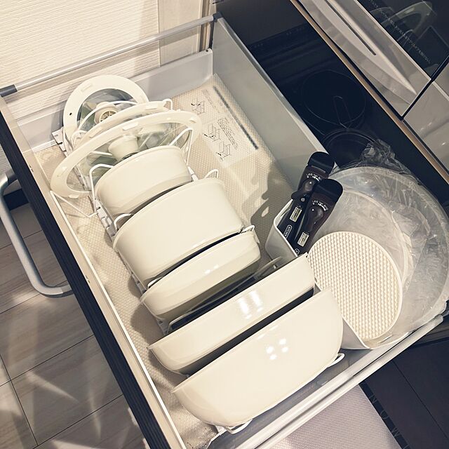 kojikojiのアイリスオーヤマ-お皿になるフライパン12点セット DPAN-12S アイボリーの家具・インテリア写真