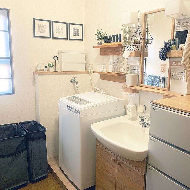 momoのマーナ-マーナ (marna) 洗面スポンジ POCO (ポコ/グレー) 洗面台 スポンジ 吸盤式 (水切り/浮かせる収納) 洗面所 掃除 W615GYの家具・インテリア写真