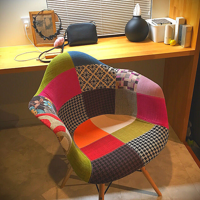pitaの-パッチワーク チェア 当店オリジナル 椅子 いす イス チェアー イームズ シェルチェア リプロダクト アームシェルチェア 肘掛け椅子 パーソナルチェアー 一人 ミーティングチェア ワーク 学習 ジェネリック レイ・イームズ おしゃれ 布張りの家具・インテリア写真
