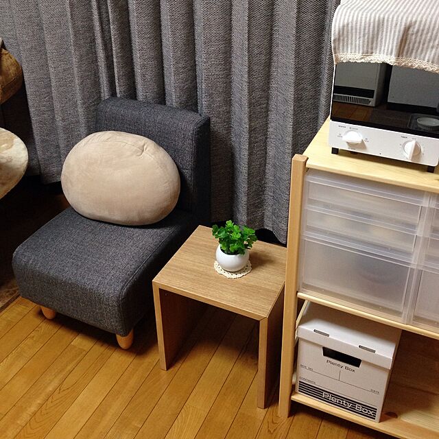 yukinoの-ローチェア (GN/AQ/GR) どんぐり脚のコロンとした丸みのあるフォルム1人掛けでも充分くつろげる座面幅。Sバネが使用されているので、しっかりとした座り心地で、へたりにくいので長く愛用できるアイテム!!の家具・インテリア写真