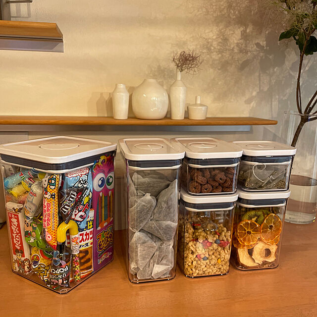 natsuのOXO-OXO オクソー ポップコンテナ スモールスクエア ショート 1L 11234000 保存容器 プラスチック 密閉 調味料 食品 保存 キャニスター ストッカーの家具・インテリア写真