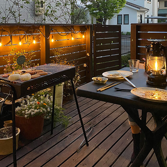 sacchiの-テーブル 机 屋外 家具 プラスチック 庭 ガーデン タカショー / スクエアテーブル Bianca（ホワイト） BoSco（チャコールグレー） /小型の家具・インテリア写真