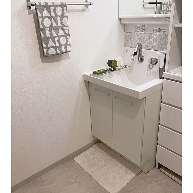 aiaiのオカ-オカ(OKA) PLYS プリスベイス タンブラー 歯磨きコップ グリーン(水がきれる 自立)の家具・インテリア写真