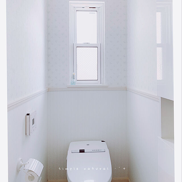 mogのゴーリキアイランド-640835 おしゃれなトイレットペーパーホルダー（真鍮古白色仕上げ）｜アンティーク調トイレットペーパーカバーの家具・インテリア写真