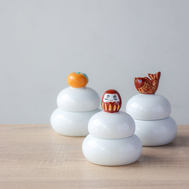 yamachuの-有田焼 お正月 鏡餅 置物 飾り 縁起物 鯛 だるま 蓋物 インテリア かわいい 和食器 皿 おせちの家具・インテリア写真
