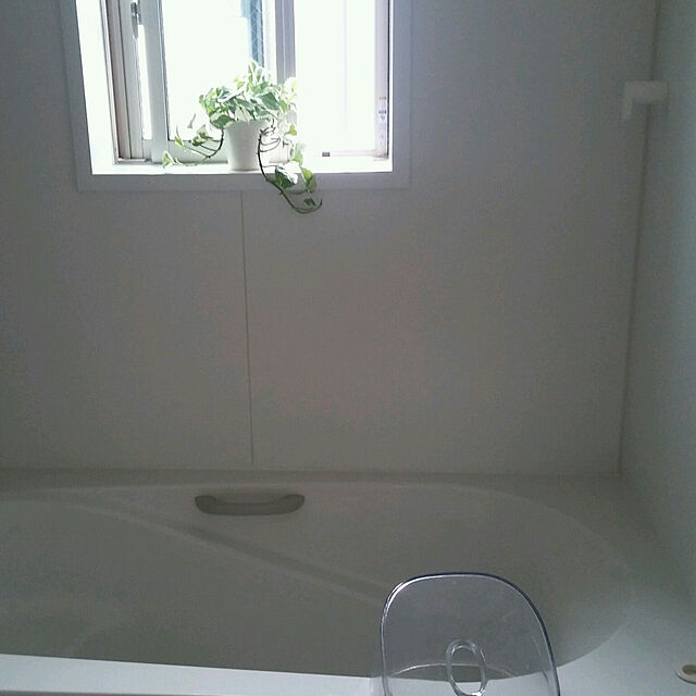 Mikaのニトリ-カラリと乾いてお手入れ簡単 風呂イス 20センチ(カラリ20H クリアピンク) の家具・インテリア写真