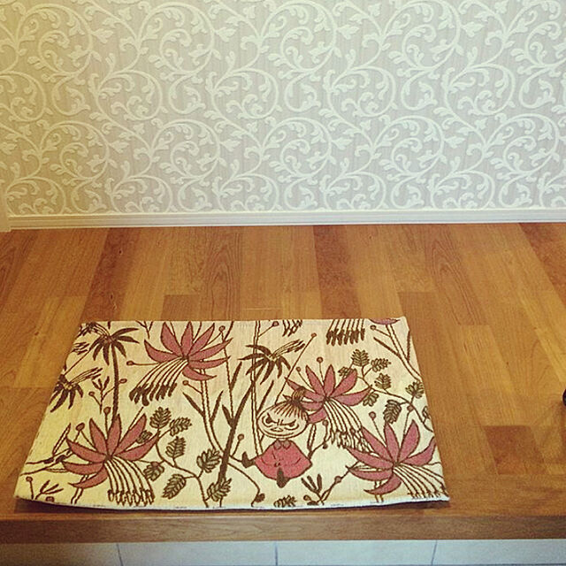 Mariの-ムーミン 玄関マット 北欧 室内 50×80cm ゴブラン織り 『リトルミイ 花畑の中で』 かわいい おしゃれの家具・インテリア写真