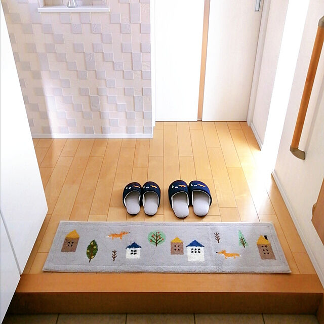 mariyaの-洗える　玄関マット トコット約30×110cm グレー 玄関 屋内 洗える すべり止め 吸着 ウィルトン織り 日本製 おしゃれ キツネ 北欧 グレーの家具・インテリア写真