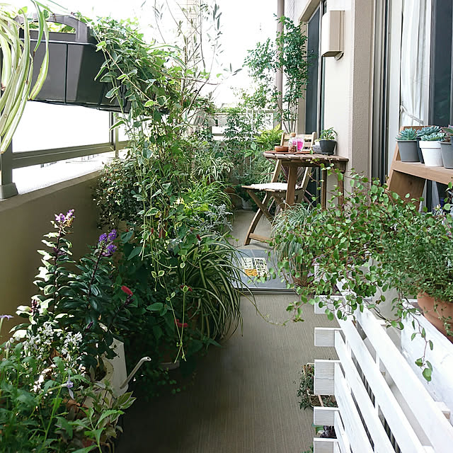 YuriYuriのイケア-ASKHOLMEN アスクホルメン テーブル 壁取り付け式＆折りたたみチェア1 屋外用の家具・インテリア写真