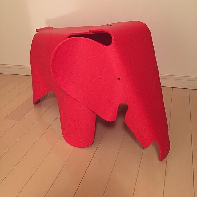 chi_hi_rockの-ヴィトラ Vitra Eames Elephant イームズ エレファント デザイン：Charles & Ray Eames チャールズ＆レイ・イームズ 旧カラー：全2色 ポリプロピレン アウトドア使用可能 スツール 象 玩具 子供用 椅子 家具 【RCP】【smtb-KD】の家具・インテリア写真