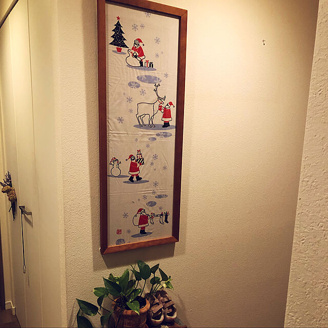 chestnutの-手ぬぐい「クリスマスの準備」サンタクロース／Xmas／Christmas／物語／小人／てぬぐいの家具・インテリア写真