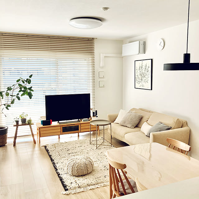 risaのジャスリーンオーバーシーズ-ニットプフ Sサイズ ニュートラルグレー クッション プフの家具・インテリア写真