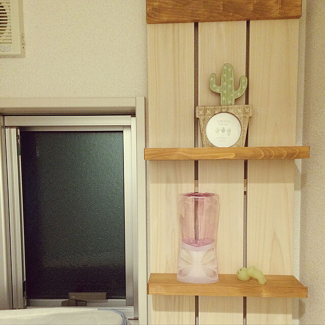 mi-choの-カントリー風板壁ラックの家具・インテリア写真