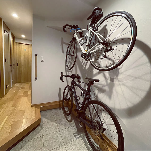 ①ロードバイク ②おまけ：バイクハンガー壁掛けフック