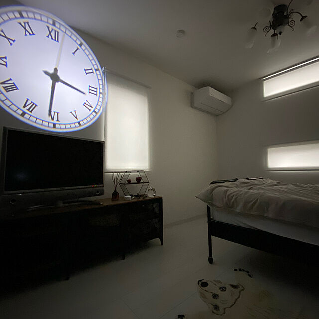 lady_home65の-送料無料 LEDライトを使用したプロジェクション式の時計 プロジェクションクロック Projection clock. 時計 プロジェクション LED アナルグクロック 卓上 天井 アナログクロックディスプレイ ブラック ホワイト 時計の通販 tempooの家具・インテリア写真